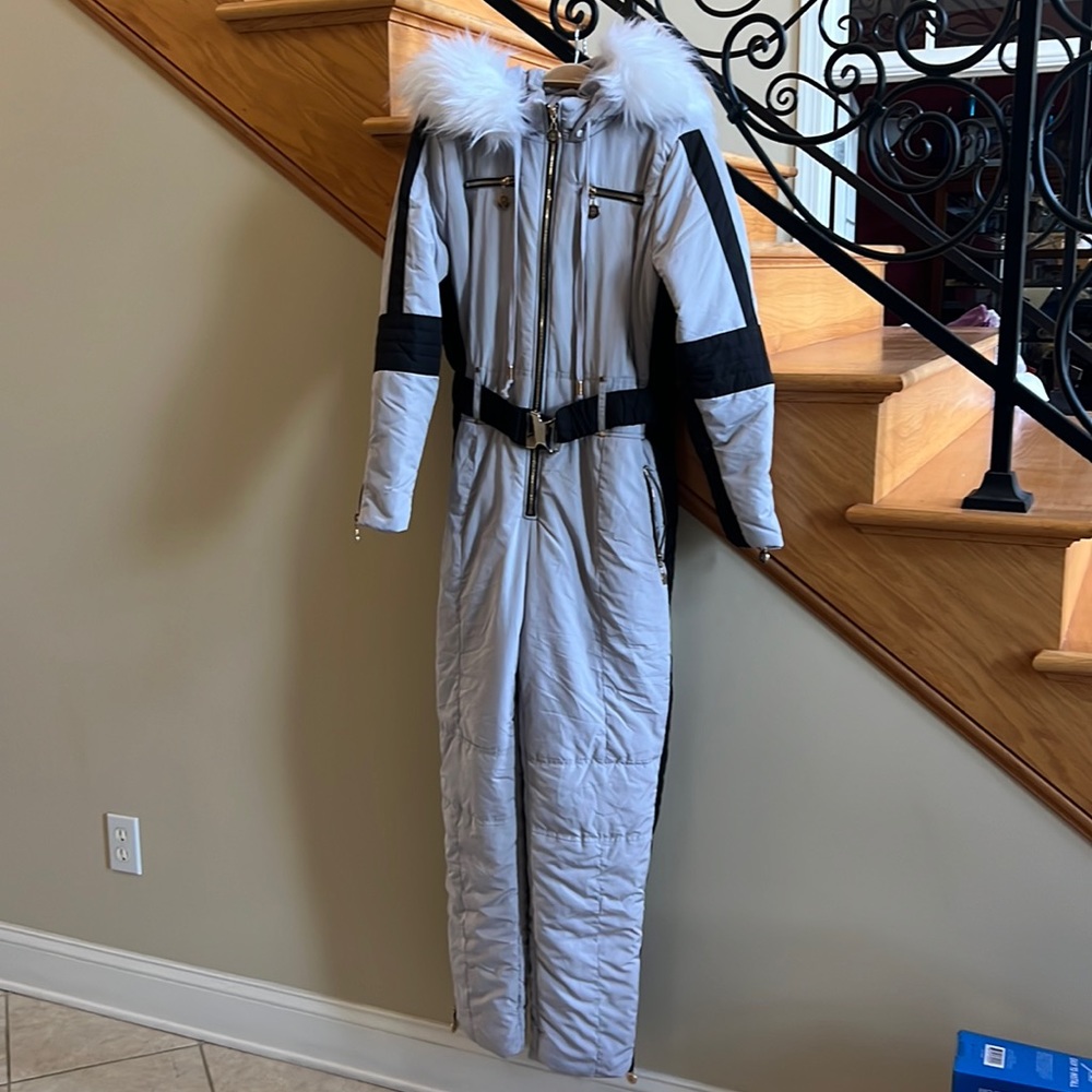 Women Ski jumpsuit Size Large Light Grey/Black Trim New